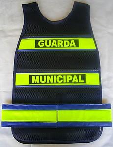 alt="colete refletivo tipo manta para guardas municipais">