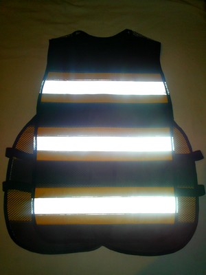 alt="imagem de colete refletivo amarelo"