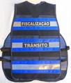 imagem de colete refletivo azul