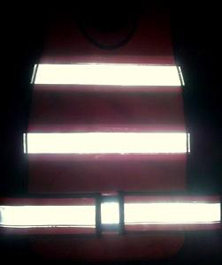 alt="imagem de colete refletivo telado"