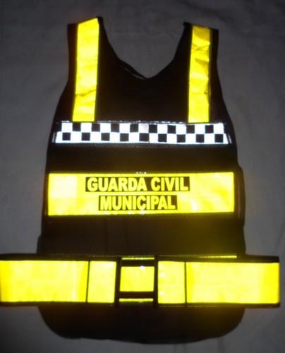 alt="colete refletivo tipo manta para guardas municipais">